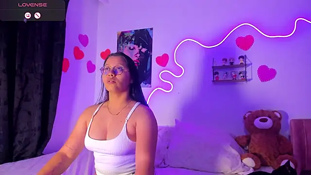 Dilan and Mia online show from 04-08-26, 10:44