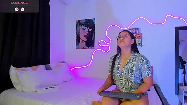 Snapshot of Dilan_and_Mia chatting on 10-02-25, 05:27 Dilan and Mia online show from 10-02-25, 05:27