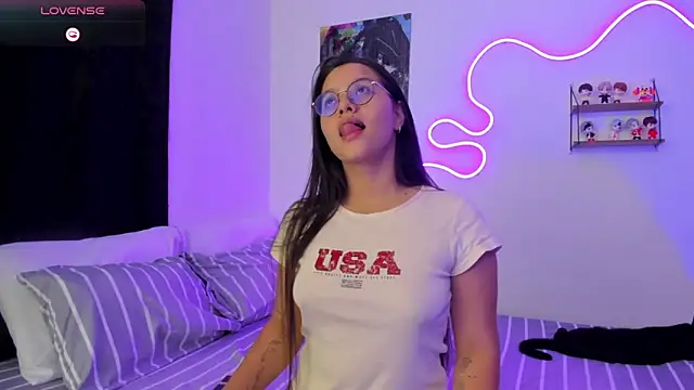 Snapshot of Dilan_and_Mia chatting on 11-13-25, 03:54 Dilan and Mia online show from 11-13-25, 03:54