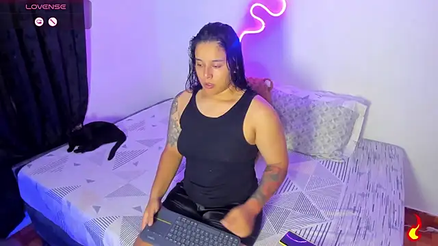 Snapshot of Dilan_and_Mia chatting on 05-15-26, 03:48 Dilan and Mia online show from 05-15-26, 03:48