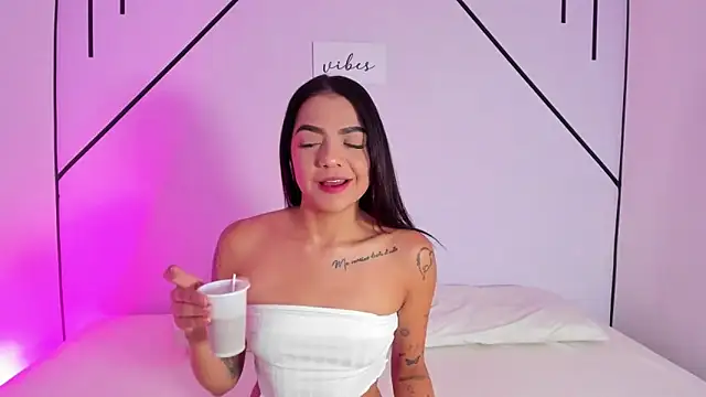 MiahCornell  online show from 10-22-25, 07:24