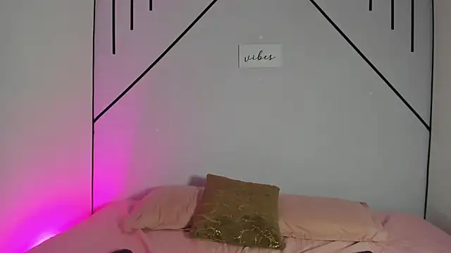 MiahCornell  online show from 11-14-25, 08:12