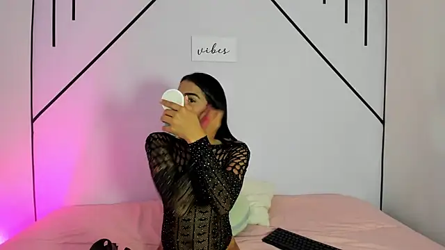 MiahCornell  online show from 10-01-25, 08:02