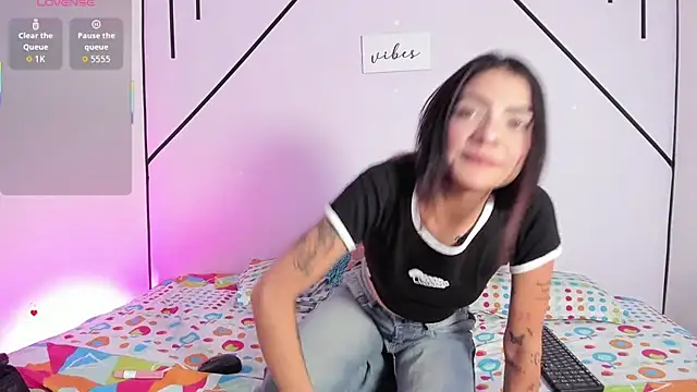 MiahCornell  online show from 12-05-25, 08:28