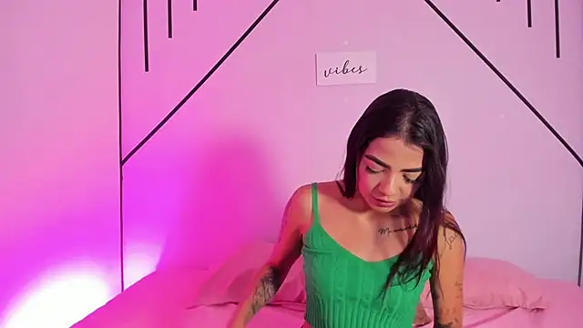 MiahCornell  online show from 11-11-25, 08:58