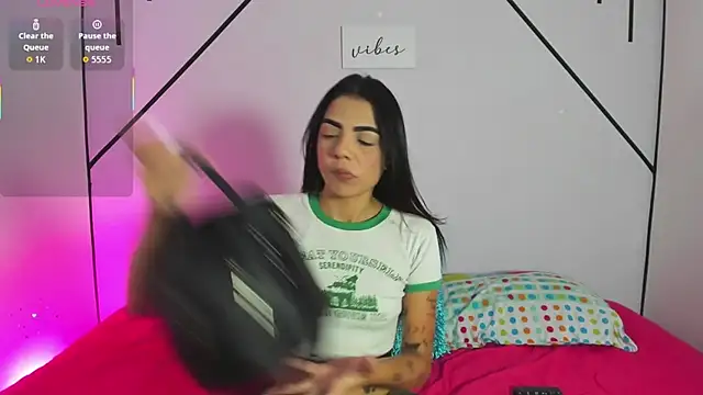 MiahCornell  online show from 11-24-25, 08:09