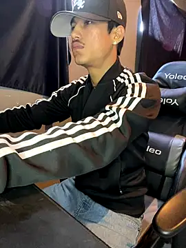 Osmarcito21 online show from 10-16-25, 04:59