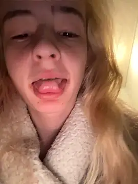 SeccySerena online show from 05-12-26, 04:46