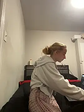 SeccySerena online show from 02-25-26, 05:35