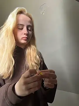SeccySerena online show from 05-13-26, 04:47