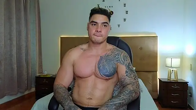 Steven Velez online show from 12-04-25, 02:43