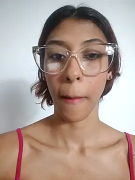 Mia kam21 online show from 10-19-25, 06:38