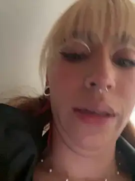 Sallem Pink online show from 10-31-25, 01:08