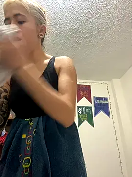 Sallem Pink online show from 10-28-25, 11:53