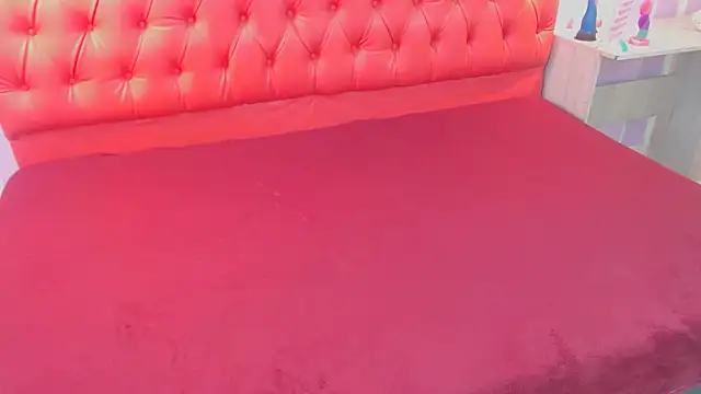 Bunny Petit online show from 10-09-25, 12:49