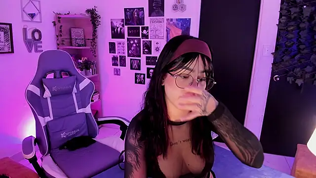 Liz rogers x online show from 11-17-25, 02:15