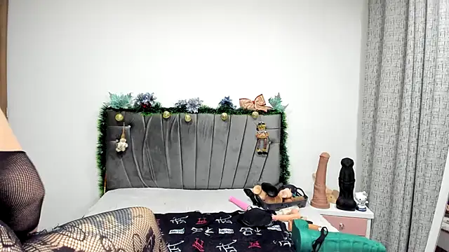 charlloteevans X online show from 12-22-25, 01:33