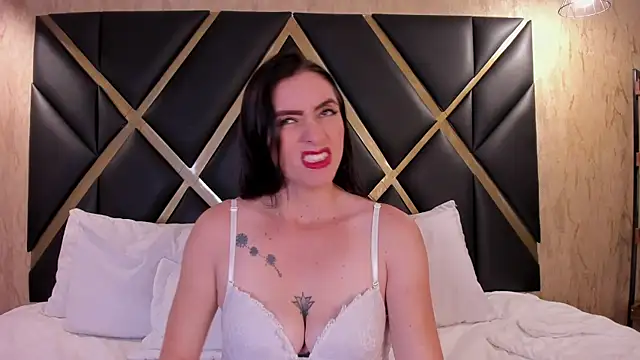 Snapshot of MeganHoffmaan chatting on 10-20-25, 07:36 MeganHoffmaan online show from 10-20-25, 07:36