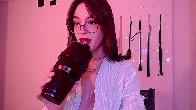 Snapshot of nina_kink chatting on 07-25-26, 12:00 nina kink online show from 07-25-26, 12:00