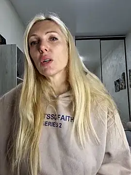 Monna online show from 10-26-25, 03:56