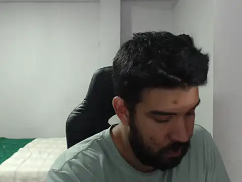 Snapshot of Axel11113 chatting on 10-29-25, 04:11 Axel11113 online show from 10-29-25, 04:11