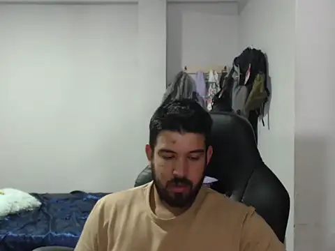 Snapshot of Axel11113 chatting on 10-20-25, 04:03 Axel11113 online show from 10-20-25, 04:03