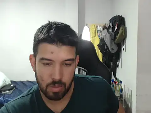 Snapshot of Axel11113 chatting on 10-06-25, 02:24 Axel11113 online show from 10-06-25, 02:24