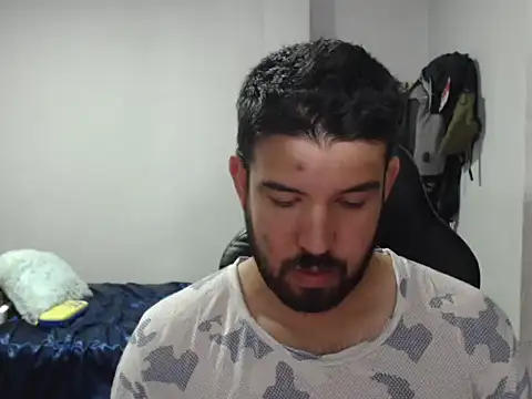 Snapshot of Axel11113 chatting on 10-15-25, 01:15 Axel11113 online show from 10-15-25, 01:15