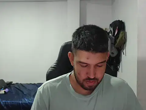 Snapshot of Axel11113 chatting on 09-19-25, 03:54 Axel11113 online show from 09-19-25, 03:54