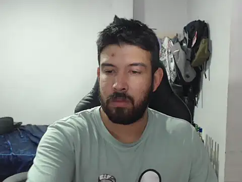 Snapshot of Axel11113 chatting on 09-10-25, 03:27 Axel11113 online show from 09-10-25, 03:27