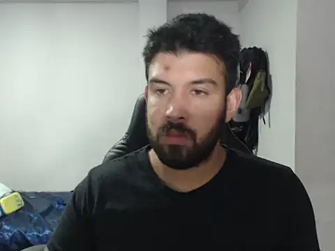 Snapshot of Axel11113 chatting on 10-22-25, 02:33 Axel11113 online show from 10-22-25, 02:33