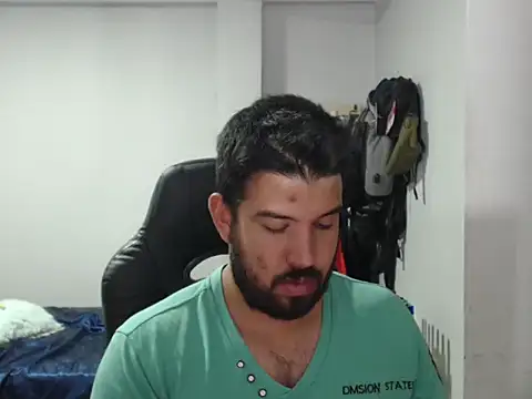 Snapshot of Axel11113 chatting on 10-21-25, 04:01 Axel11113 online show from 10-21-25, 04:01