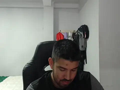 Axel11113 online show from 11-08-25, 03:54