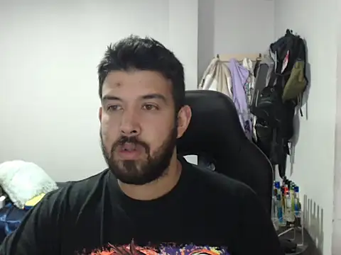 Snapshot of Axel11113 chatting on 10-18-25, 03:30 Axel11113 online show from 10-18-25, 03:30