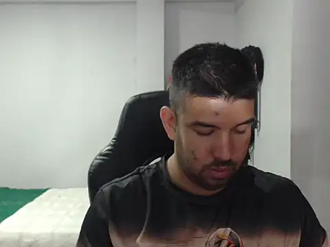 Snapshot of Axel11113 chatting on 11-03-25, 04:17 Axel11113 online show from 11-03-25, 04:17