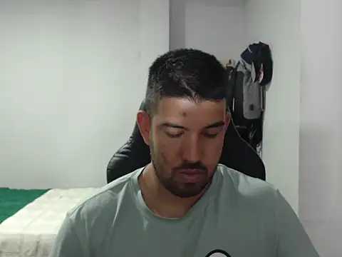 Snapshot of Axel11113 chatting on 11-04-25, 04:27 Axel11113 online show from 11-04-25, 04:27