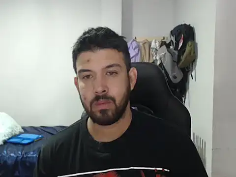 Snapshot of Axel11113 chatting on 10-09-25, 04:02 Axel11113 online show from 10-09-25, 04:02