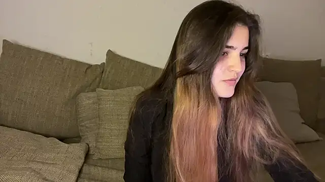 Vivalenti Kiss online show from 11-15-25, 04:55