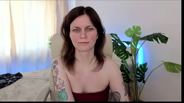Snapshot of TinaMelt chatting on 09-26-25, 05:58 TinaMelt online show from 09-26-25, 05:58