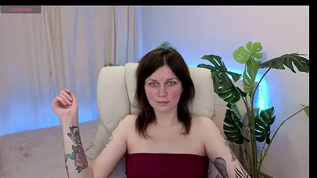 Snapshot of TinaMelt chatting on 09-21-25, 05:51 TinaMelt online show from 09-21-25, 05:51
