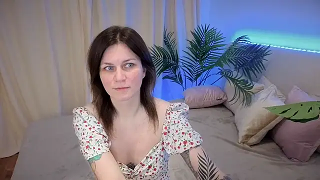Snapshot of TinaMelt chatting on 10-12-25, 06:53 TinaMelt online show from 10-12-25, 06:53