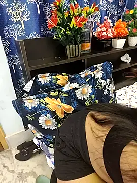 priya 26 online show from 12-18-25, 01:48