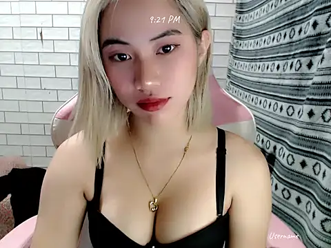 Rainea149 online show from 10-28-25, 01:21