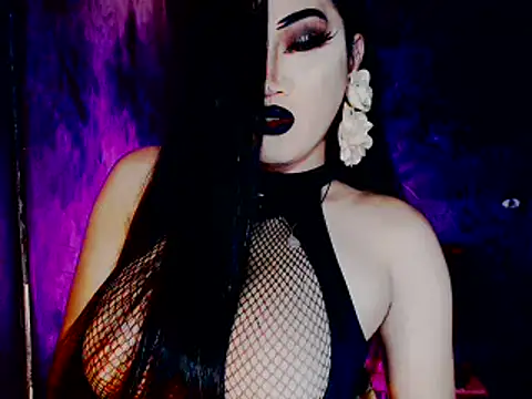 Snapshot of Mistress4fun chatting on 10-19-25, 10:40 Mistress4fun online show from 10-19-25, 10:40