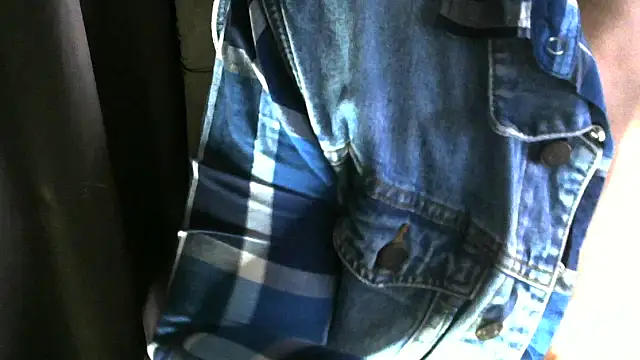 Snapshot of CharlieYeahx chatting on 10-17-25, 10:50 CharlieYeahx online show from 10-17-25, 10:50