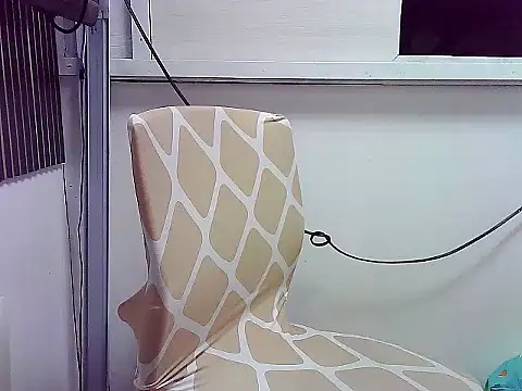 Snapshot of BIGCLONG4U chatting on 10-17-25, 06:43 BIGCLONG4U online show from 10-17-25, 06:43