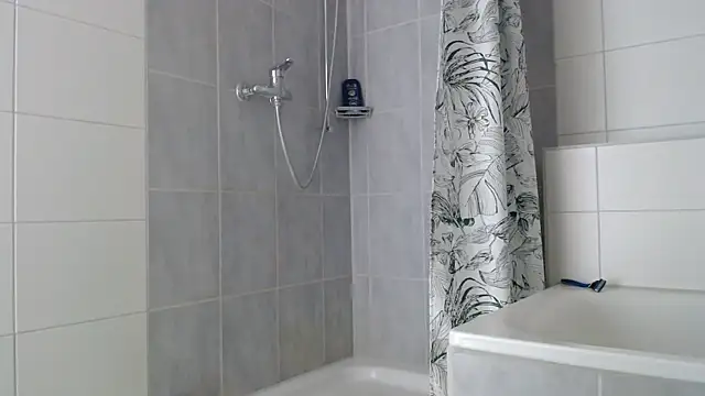 Snapshot of Hijuga chatting on 11-30-25, 11:33 Hijuga online show from 11-30-25, 11:33