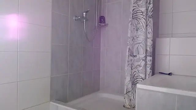 Snapshot of Hijuga chatting on 02-08-26, 09:18 Hijuga online show from 02-08-26, 09:18