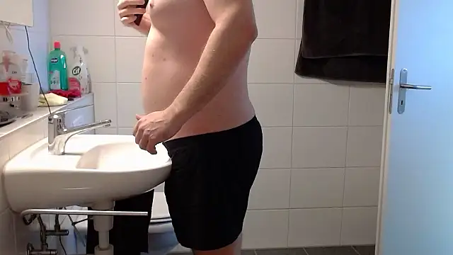 Snapshot of Hijuga chatting on 10-12-25, 10:05 Hijuga online show from 10-12-25, 10:05