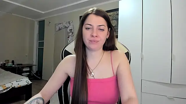 EmiLovsi online show from 04-26-26, 08:17